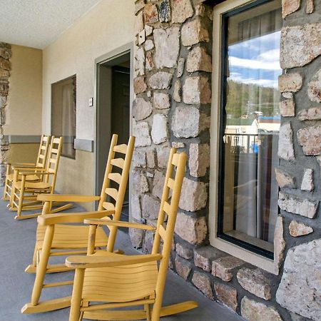 Econo Lodge Inn & Suites Gatlinburg At The Convention Center Exteriör bild