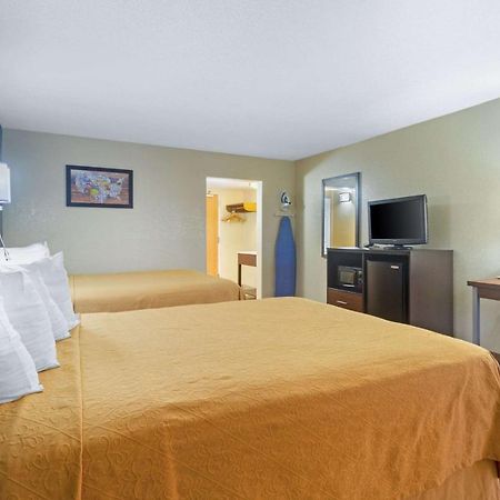 Econo Lodge Inn & Suites Gatlinburg At The Convention Center Exteriör bild
