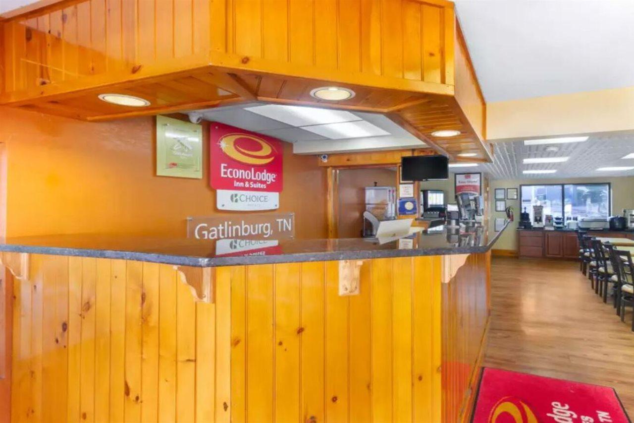 Econo Lodge Inn & Suites Gatlinburg At The Convention Center Exteriör bild