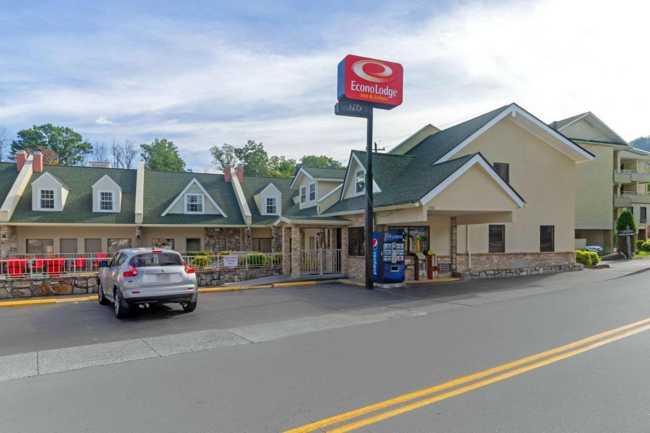Econo Lodge Inn & Suites Gatlinburg At The Convention Center Exteriör bild