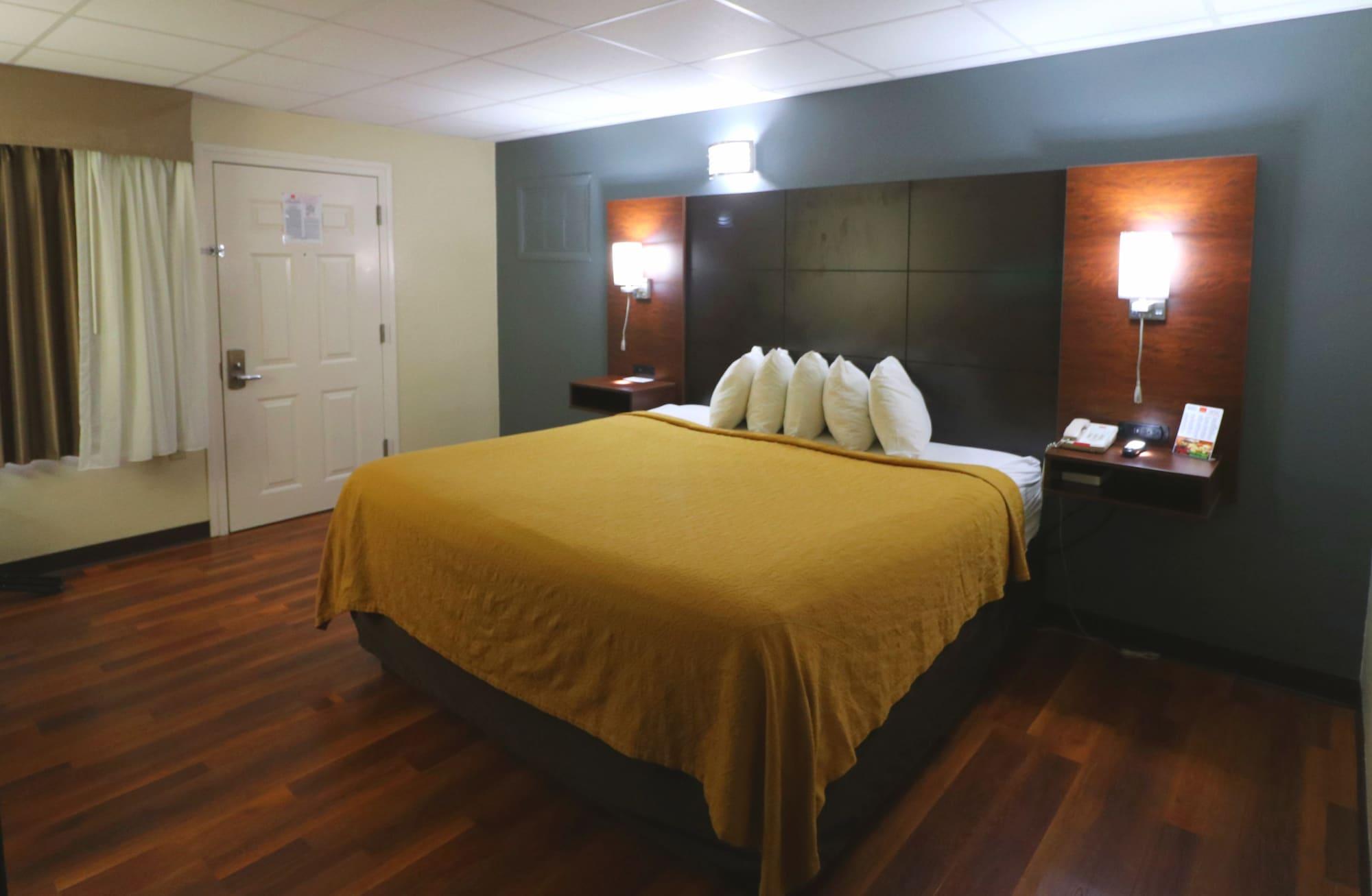 Econo Lodge Inn & Suites Gatlinburg At The Convention Center Exteriör bild