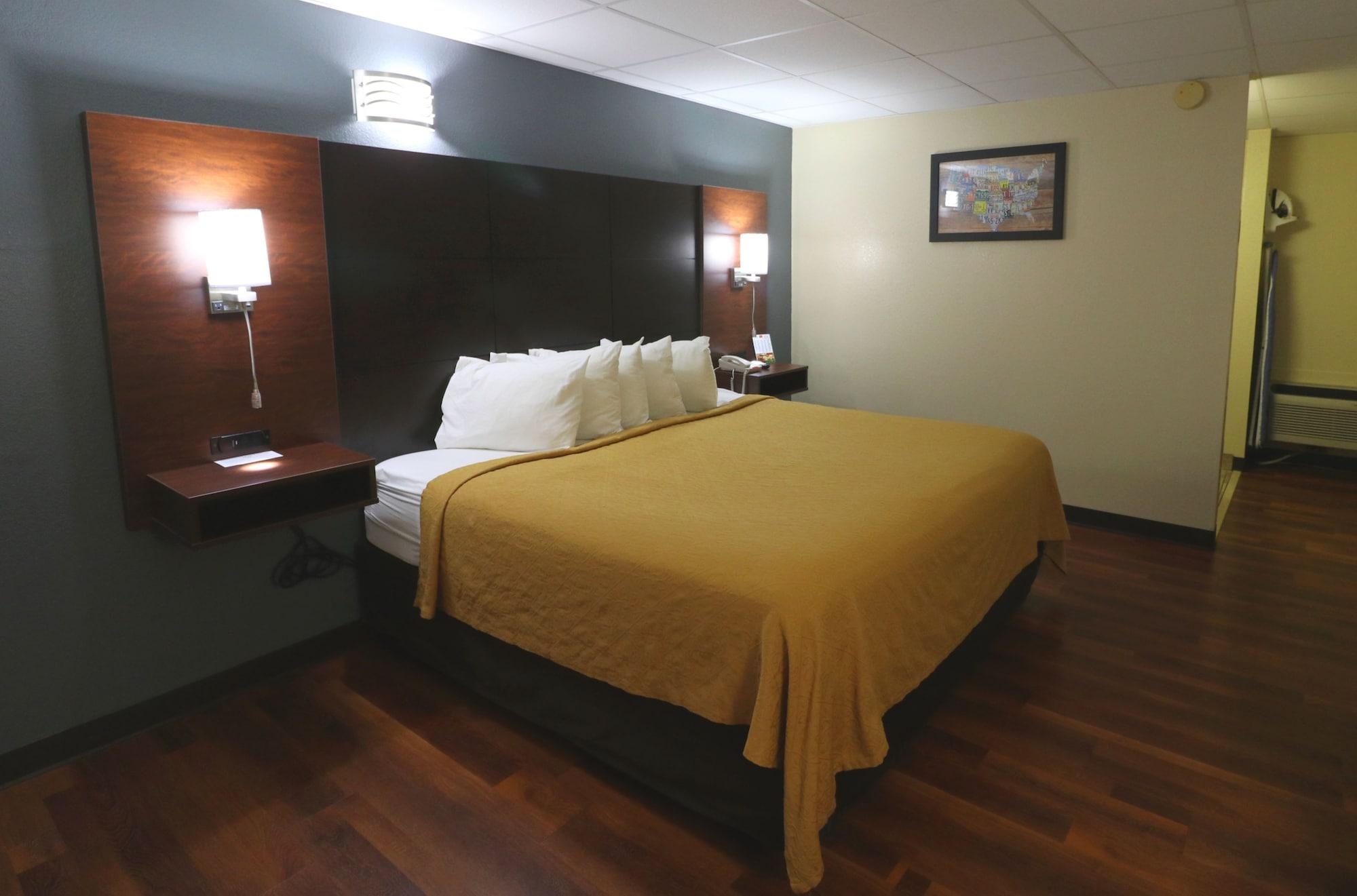 Econo Lodge Inn & Suites Gatlinburg At The Convention Center Exteriör bild