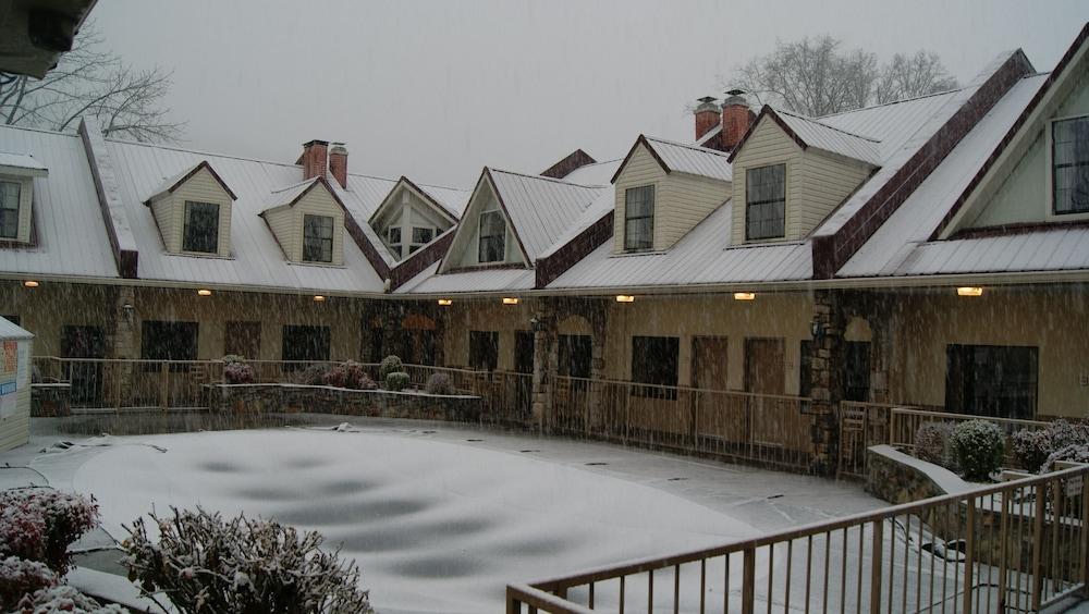 Econo Lodge Inn & Suites Gatlinburg At The Convention Center Exteriör bild