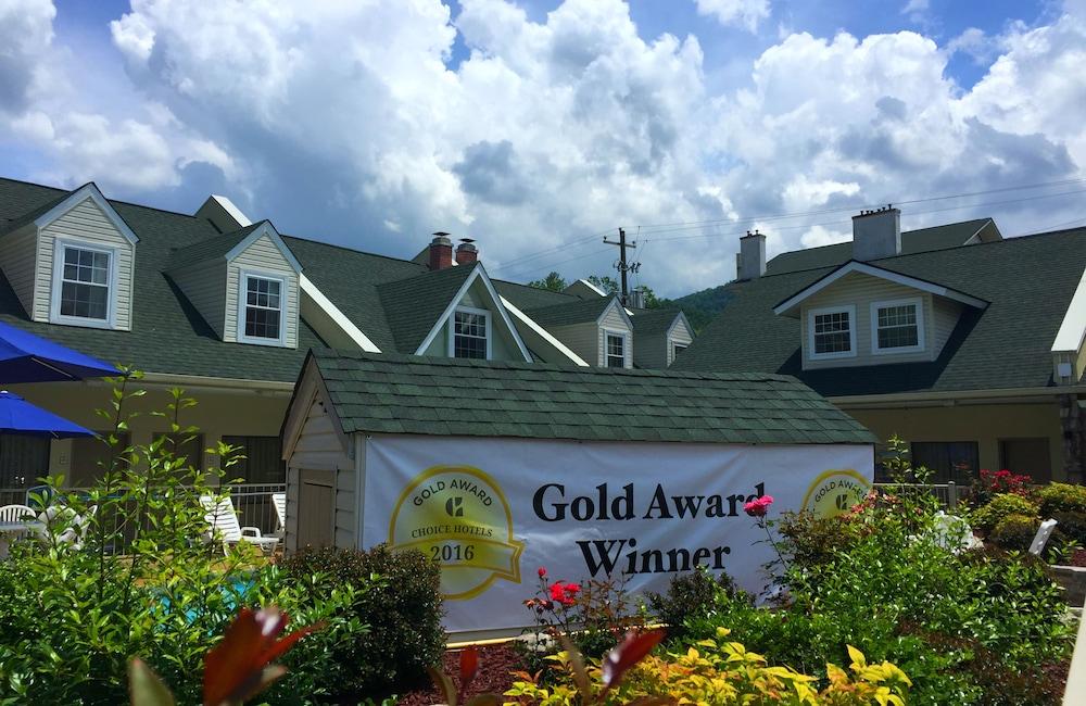 Econo Lodge Inn & Suites Gatlinburg At The Convention Center Exteriör bild