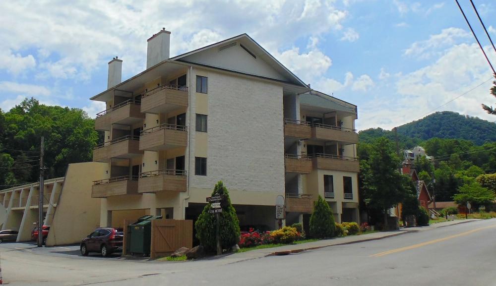 Econo Lodge Inn & Suites Gatlinburg At The Convention Center Exteriör bild