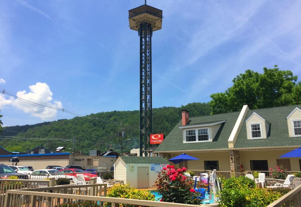Econo Lodge Inn & Suites Gatlinburg At The Convention Center Exteriör bild