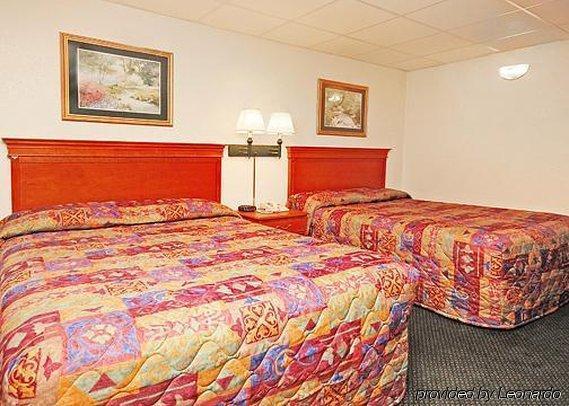 Econo Lodge Inn & Suites Gatlinburg At The Convention Center Rum bild