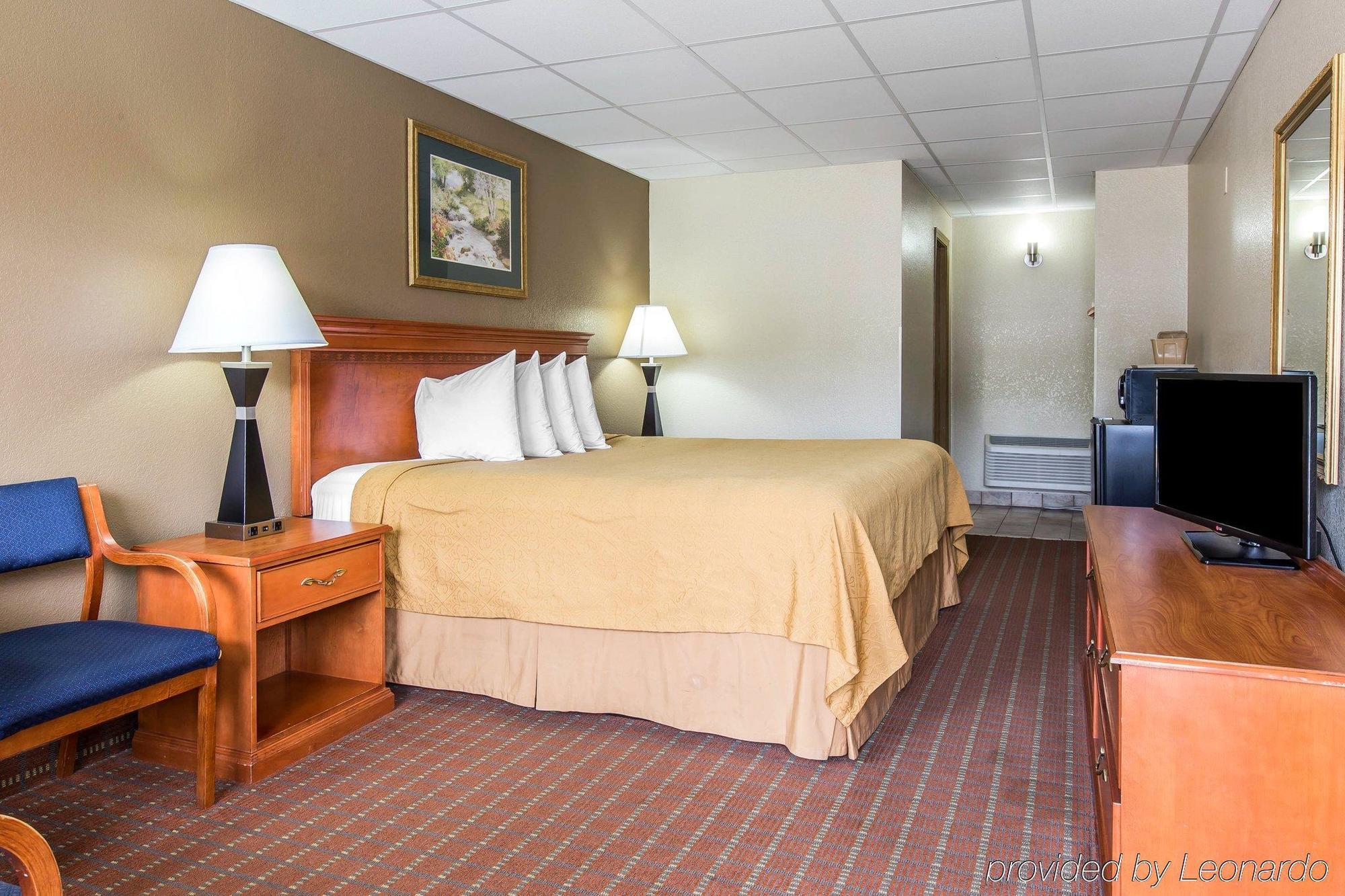 Econo Lodge Inn & Suites Gatlinburg At The Convention Center Exteriör bild