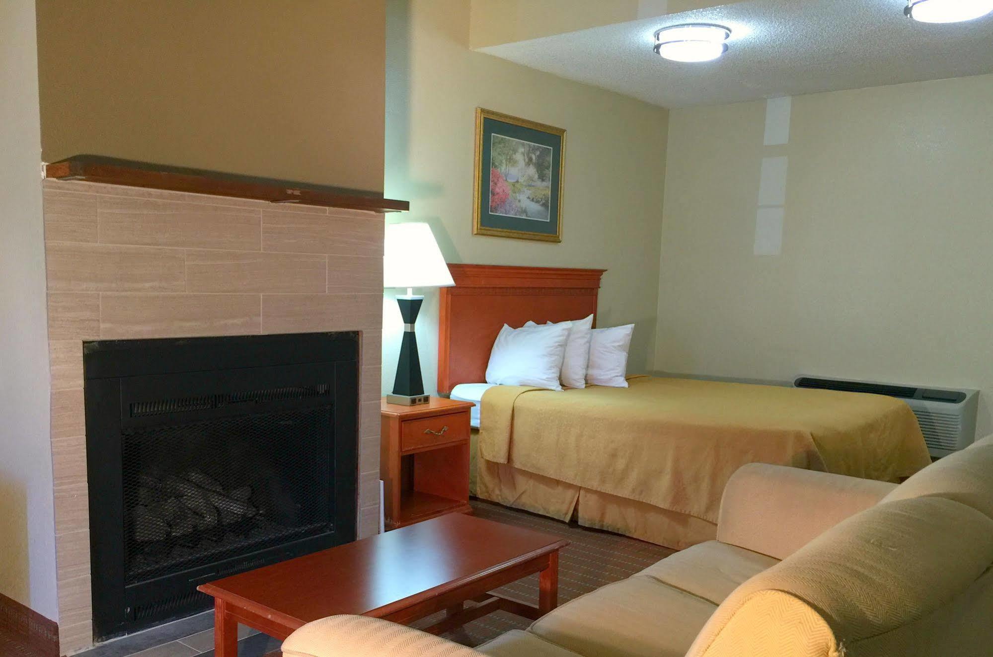 Econo Lodge Inn & Suites Gatlinburg At The Convention Center Exteriör bild
