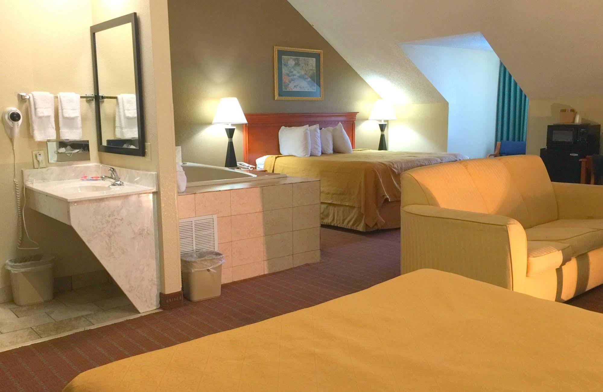 Econo Lodge Inn & Suites Gatlinburg At The Convention Center Exteriör bild