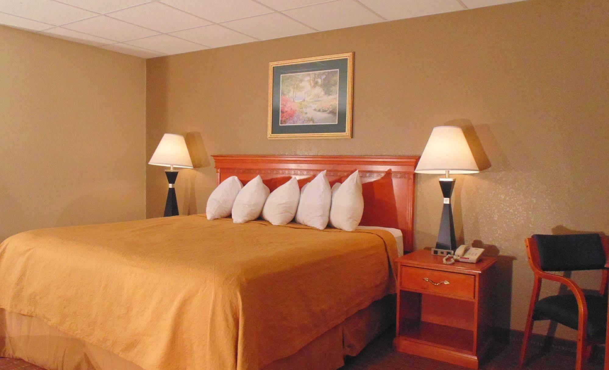 Econo Lodge Inn & Suites Gatlinburg At The Convention Center Exteriör bild