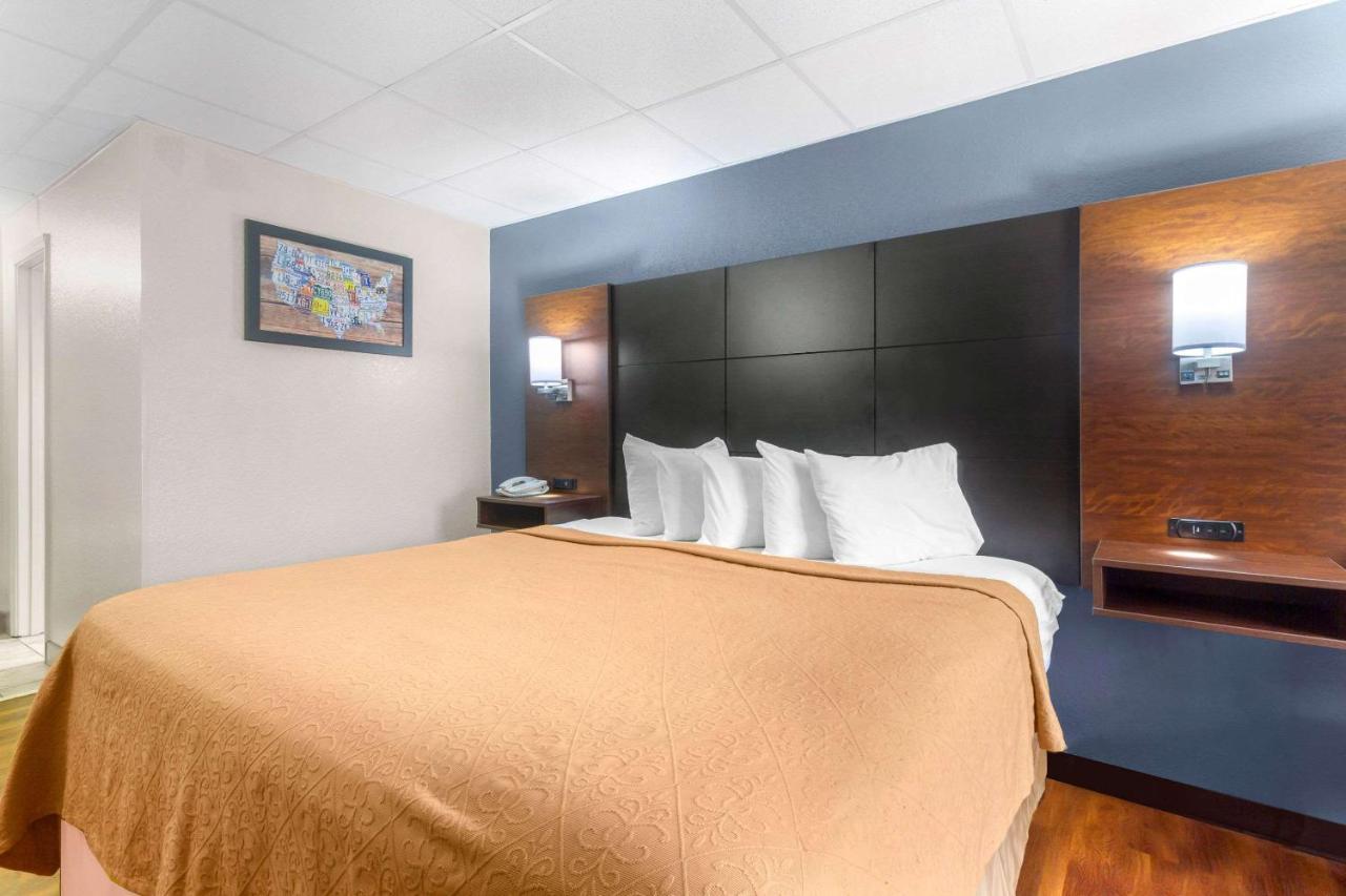 Econo Lodge Inn & Suites Gatlinburg At The Convention Center Exteriör bild