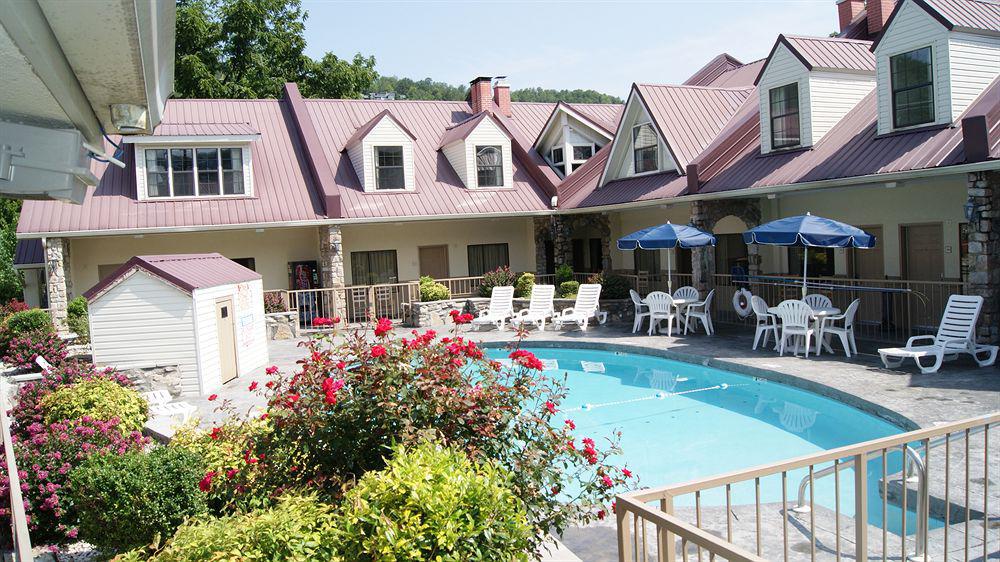 Econo Lodge Inn & Suites Gatlinburg At The Convention Center Exteriör bild